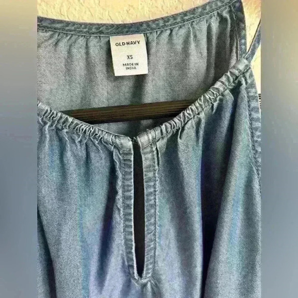 Old Navy Women’s Blue sleeveless halter neck tie Top, Size XSmall - Picture 2 of 3
